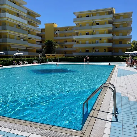 Bright Flat With Outdoor Pools - Beahost Apartament